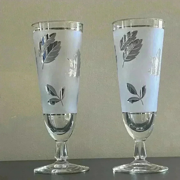 2 Vintage Frosted Pilsner Glasses Mid Century Barware Silver Leaf Foliage - Picture 1 of 9